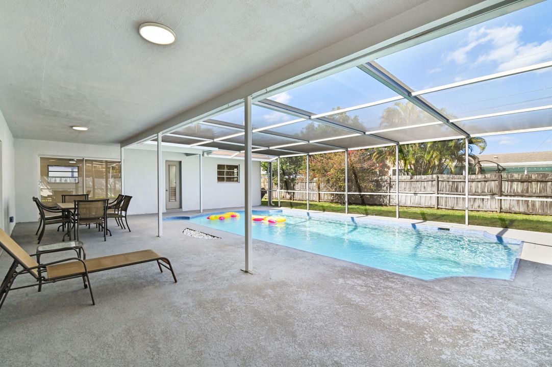 For Sale: $675,000 (3 beds, 2 baths, 1637 Square Feet)