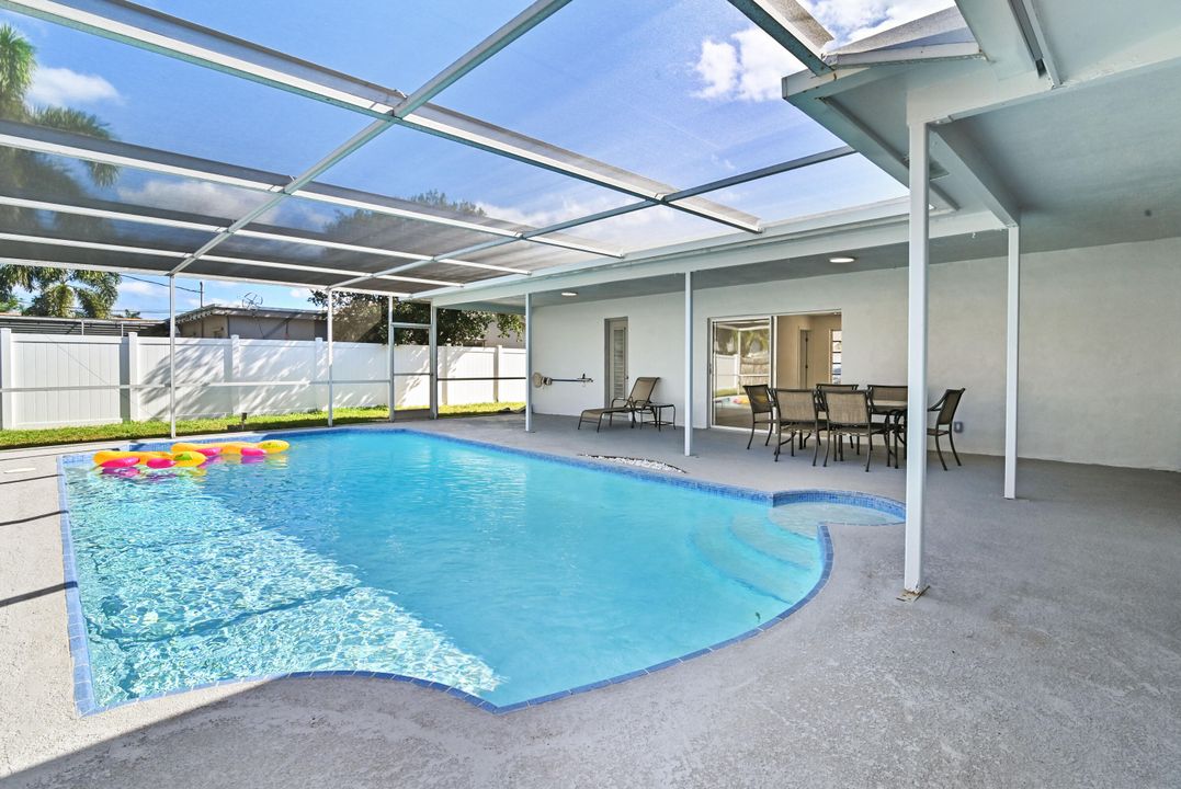 For Sale: $675,000 (3 beds, 2 baths, 1637 Square Feet)