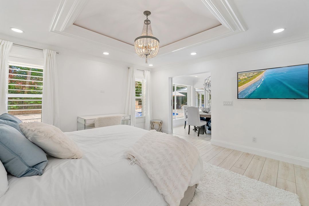 合同活跃: $2,939,000 (4 贝兹, 3 浴室, 2334 平方英尺)