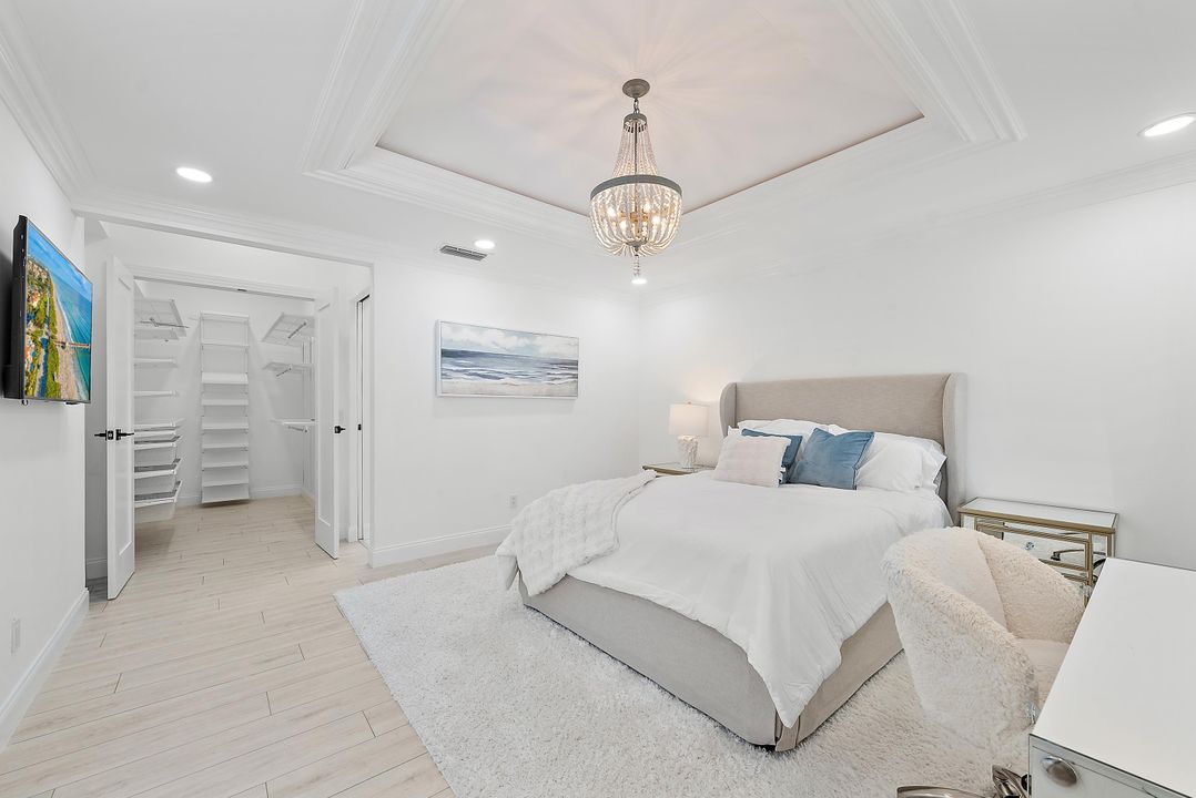 合同活跃: $2,939,000 (4 贝兹, 3 浴室, 2334 平方英尺)