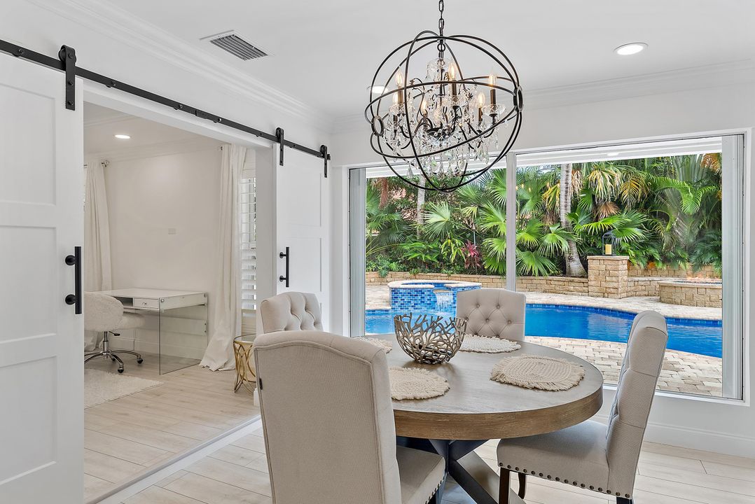 合同活跃: $2,939,000 (4 贝兹, 3 浴室, 2334 平方英尺)