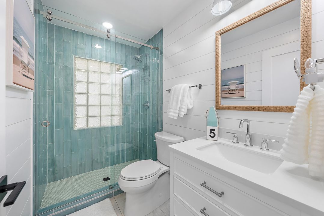 合同活跃: $2,939,000 (4 贝兹, 3 浴室, 2334 平方英尺)