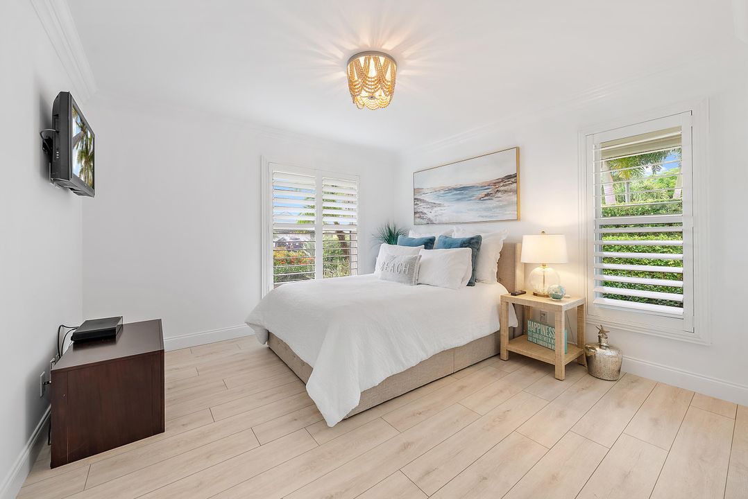 合同活跃: $2,939,000 (4 贝兹, 3 浴室, 2334 平方英尺)