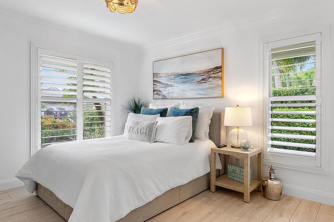 合同活跃: $2,939,000 (4 贝兹, 3 浴室, 2334 平方英尺)