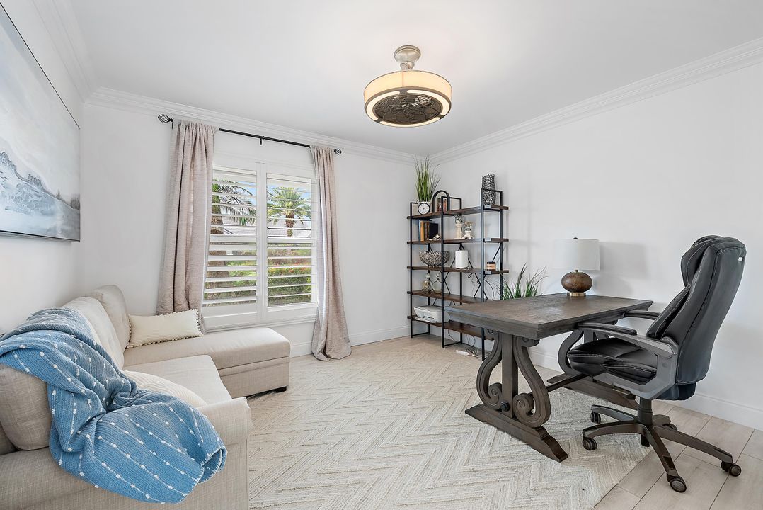 合同活跃: $2,939,000 (4 贝兹, 3 浴室, 2334 平方英尺)