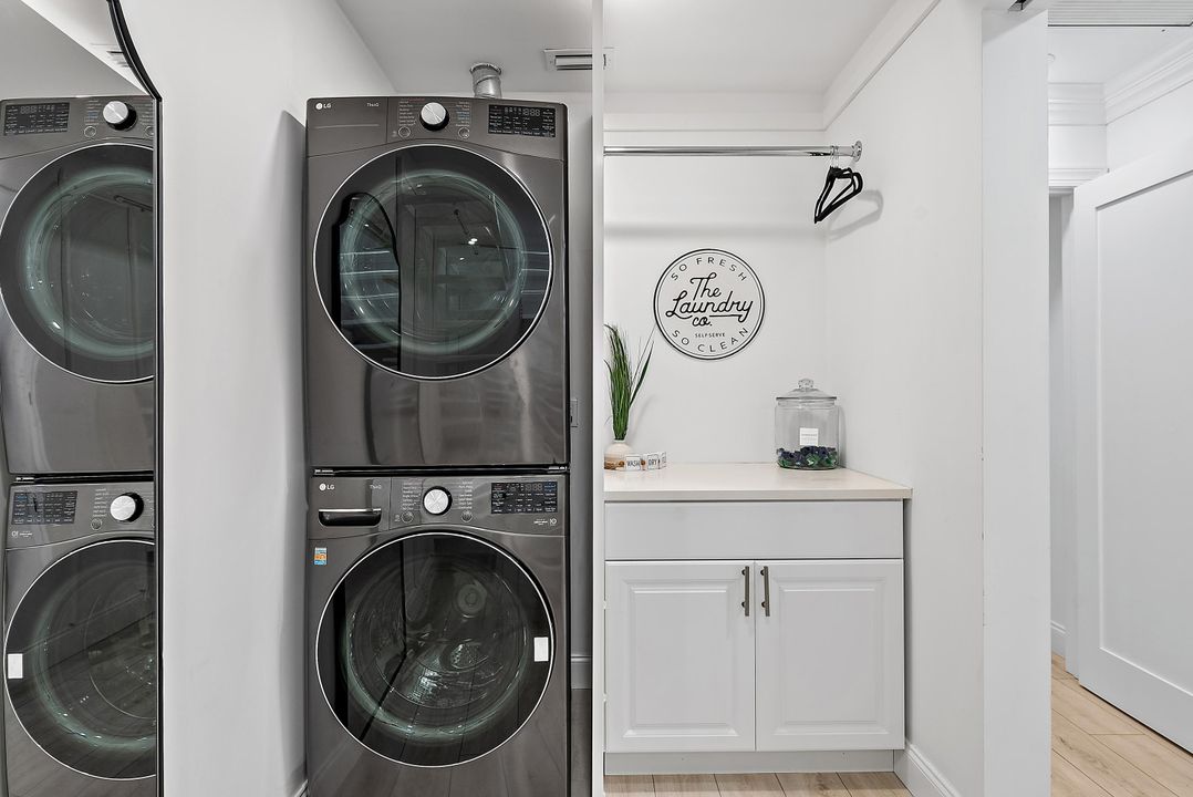 合同活跃: $2,939,000 (4 贝兹, 3 浴室, 2334 平方英尺)