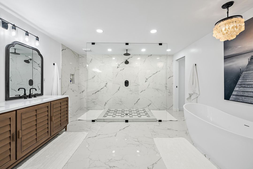 合同活跃: $2,939,000 (4 贝兹, 3 浴室, 2334 平方英尺)