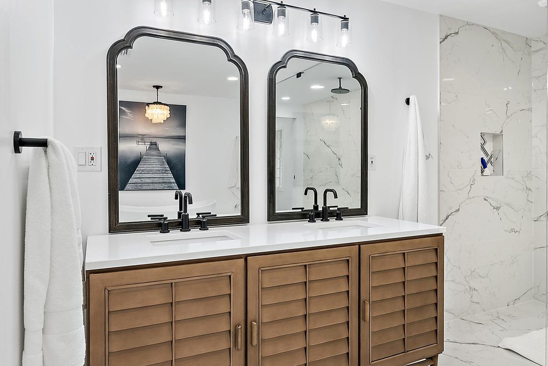 合同活跃: $2,939,000 (4 贝兹, 3 浴室, 2334 平方英尺)