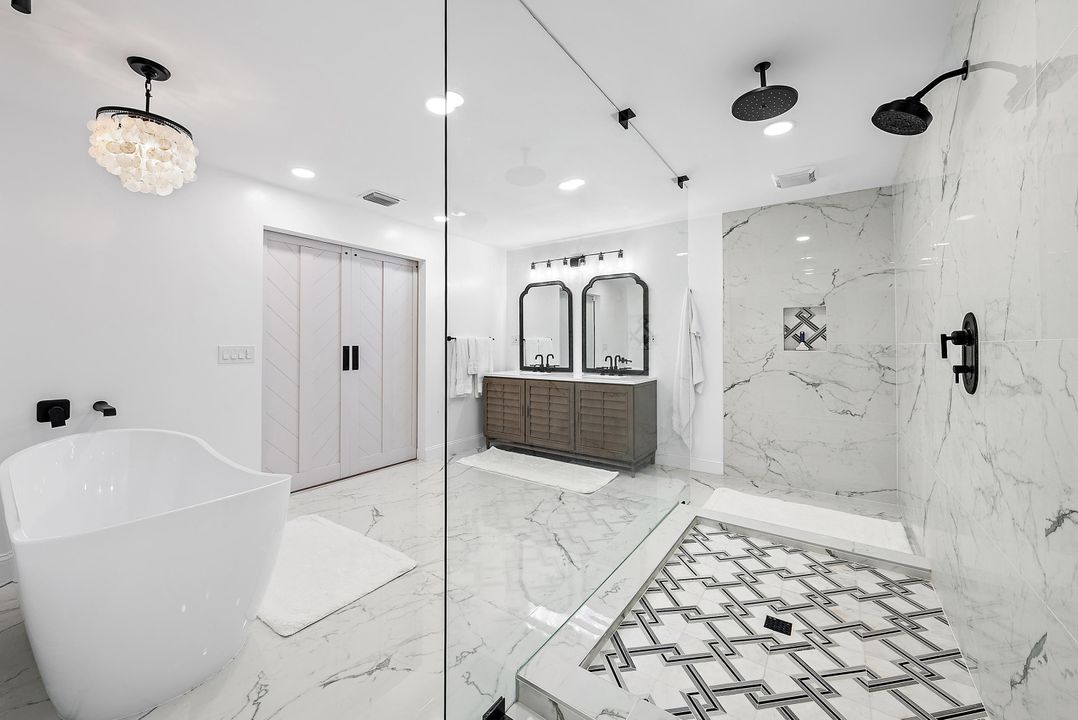 合同活跃: $2,939,000 (4 贝兹, 3 浴室, 2334 平方英尺)