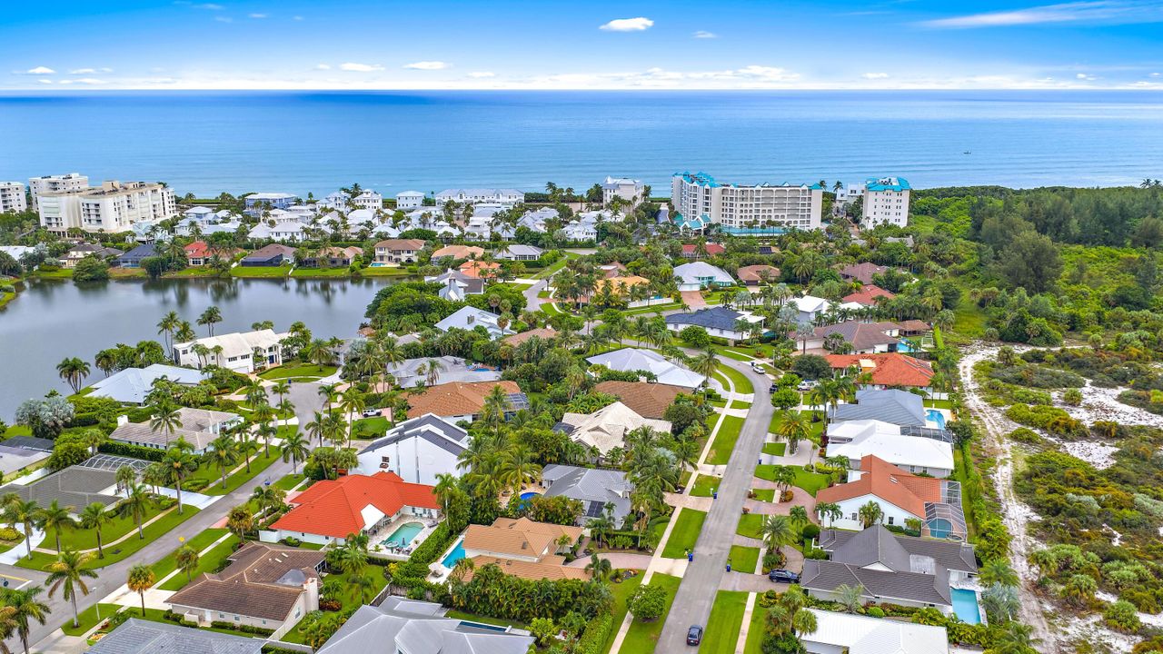 合同活跃: $2,939,000 (4 贝兹, 3 浴室, 2334 平方英尺)