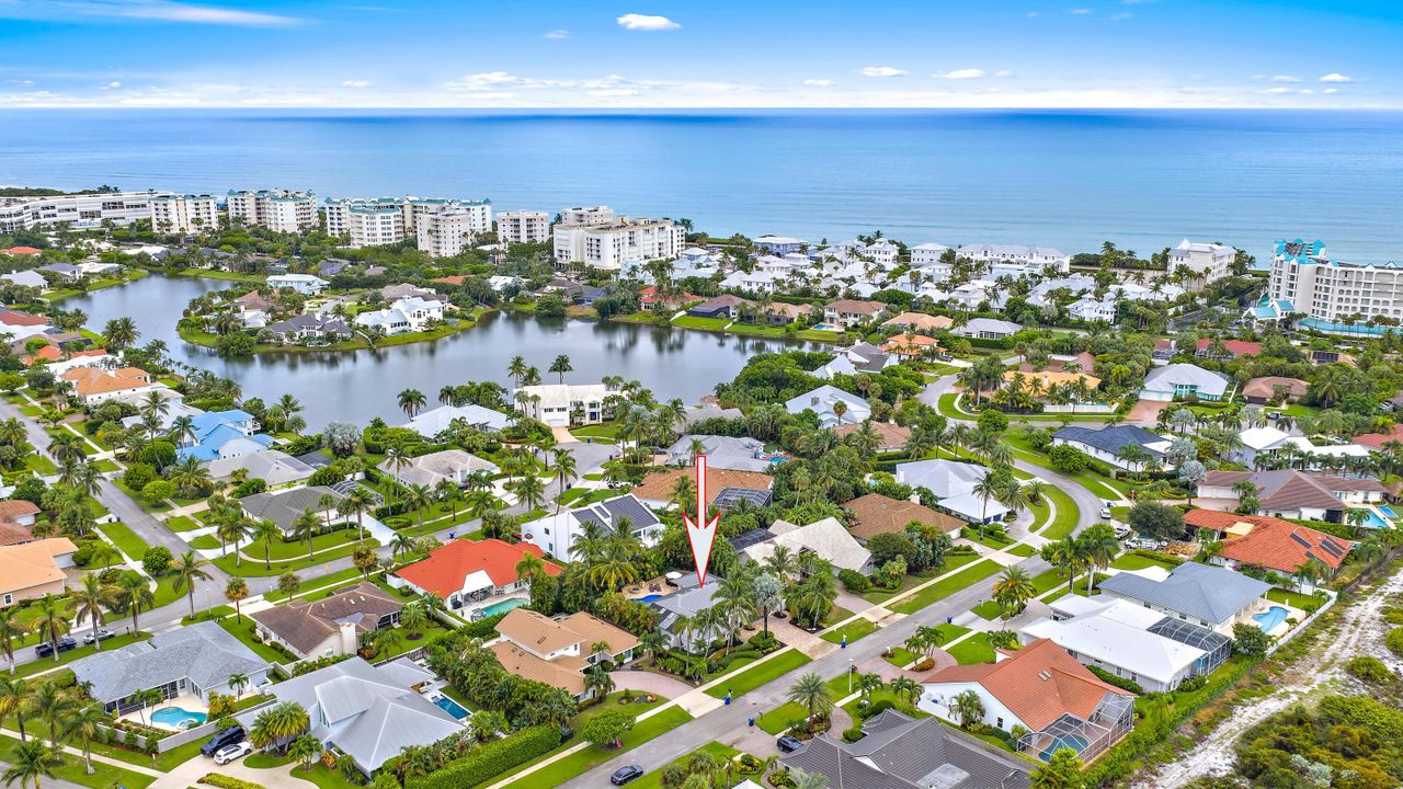 合同活跃: $2,939,000 (4 贝兹, 3 浴室, 2334 平方英尺)