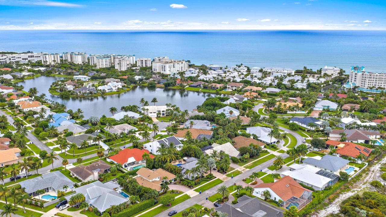 合同活跃: $2,939,000 (4 贝兹, 3 浴室, 2334 平方英尺)