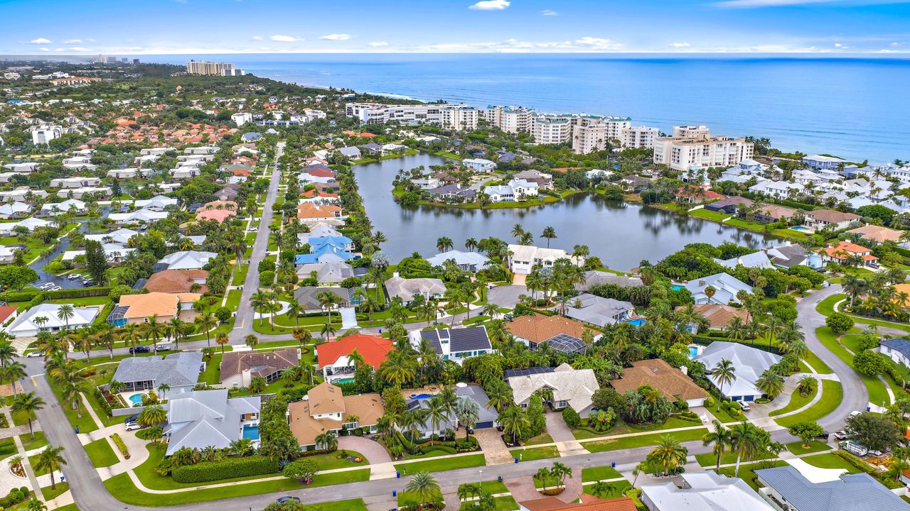 合同活跃: $2,939,000 (4 贝兹, 3 浴室, 2334 平方英尺)