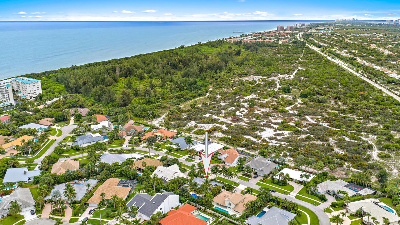 合同活跃: $2,939,000 (4 贝兹, 3 浴室, 2334 平方英尺)