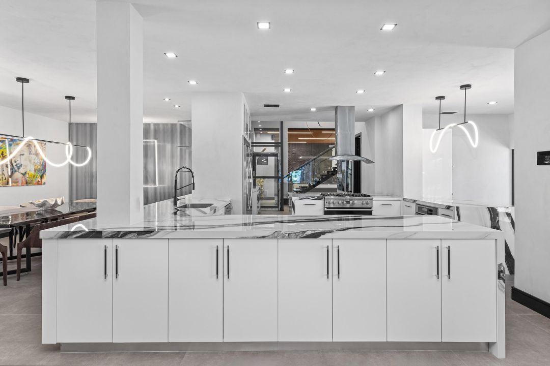 En Venta: $8,695,000 (6 camas, 8 baños, 7856 Pies cuadrados)