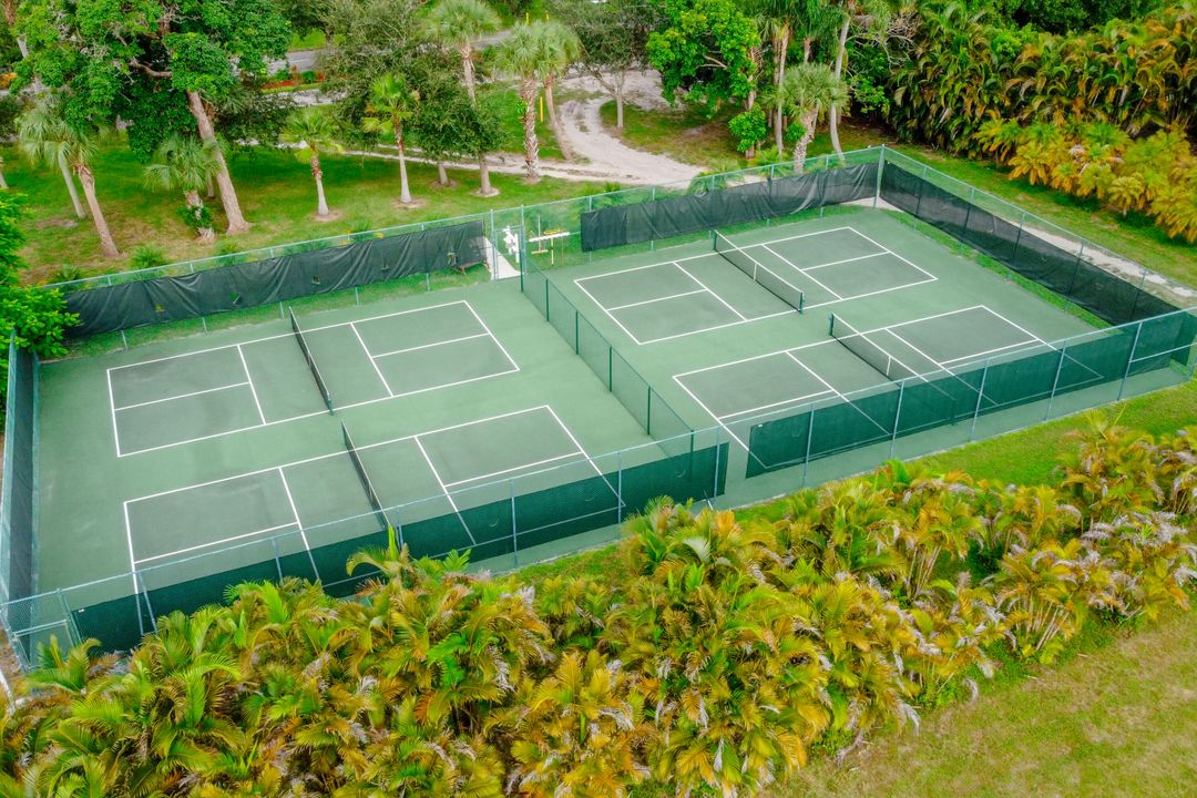 Active With Contract: $205,000 (2 beds, 2 baths, 1357 Square Feet)