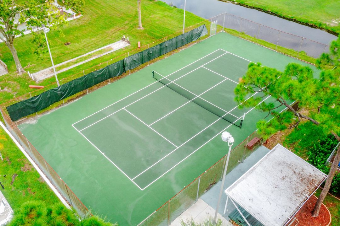 Active With Contract: $205,000 (2 beds, 2 baths, 1357 Square Feet)