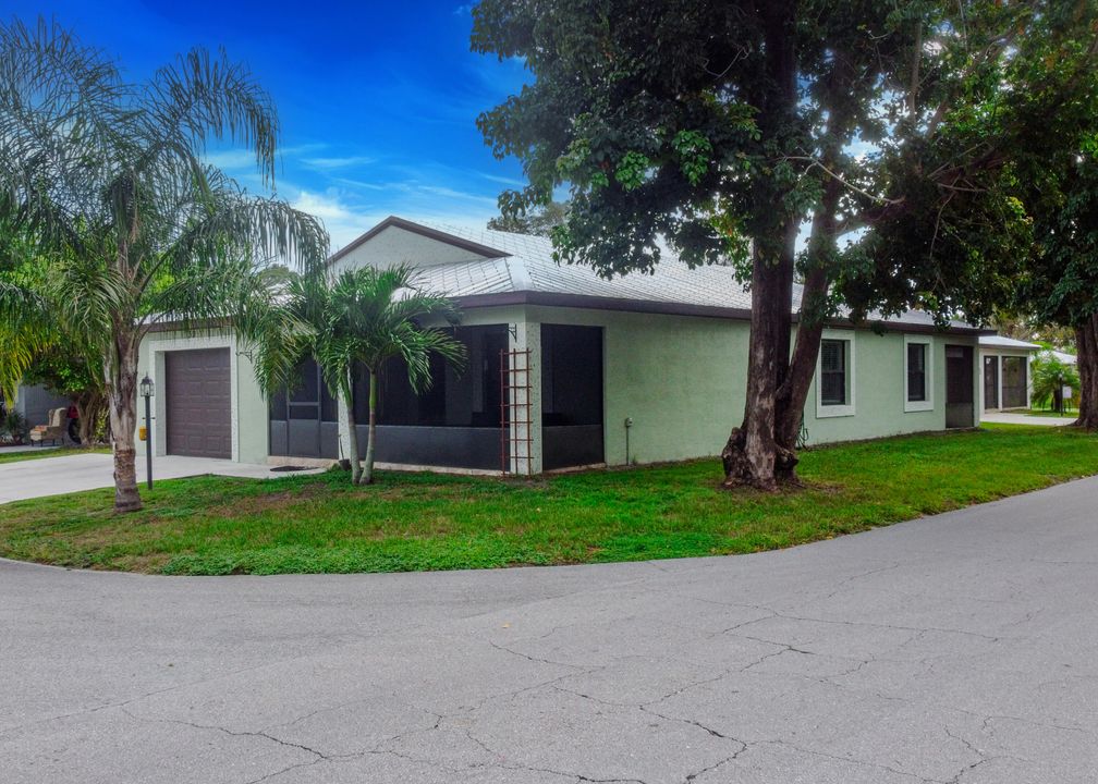 Active With Contract: $205,000 (2 beds, 2 baths, 1357 Square Feet)