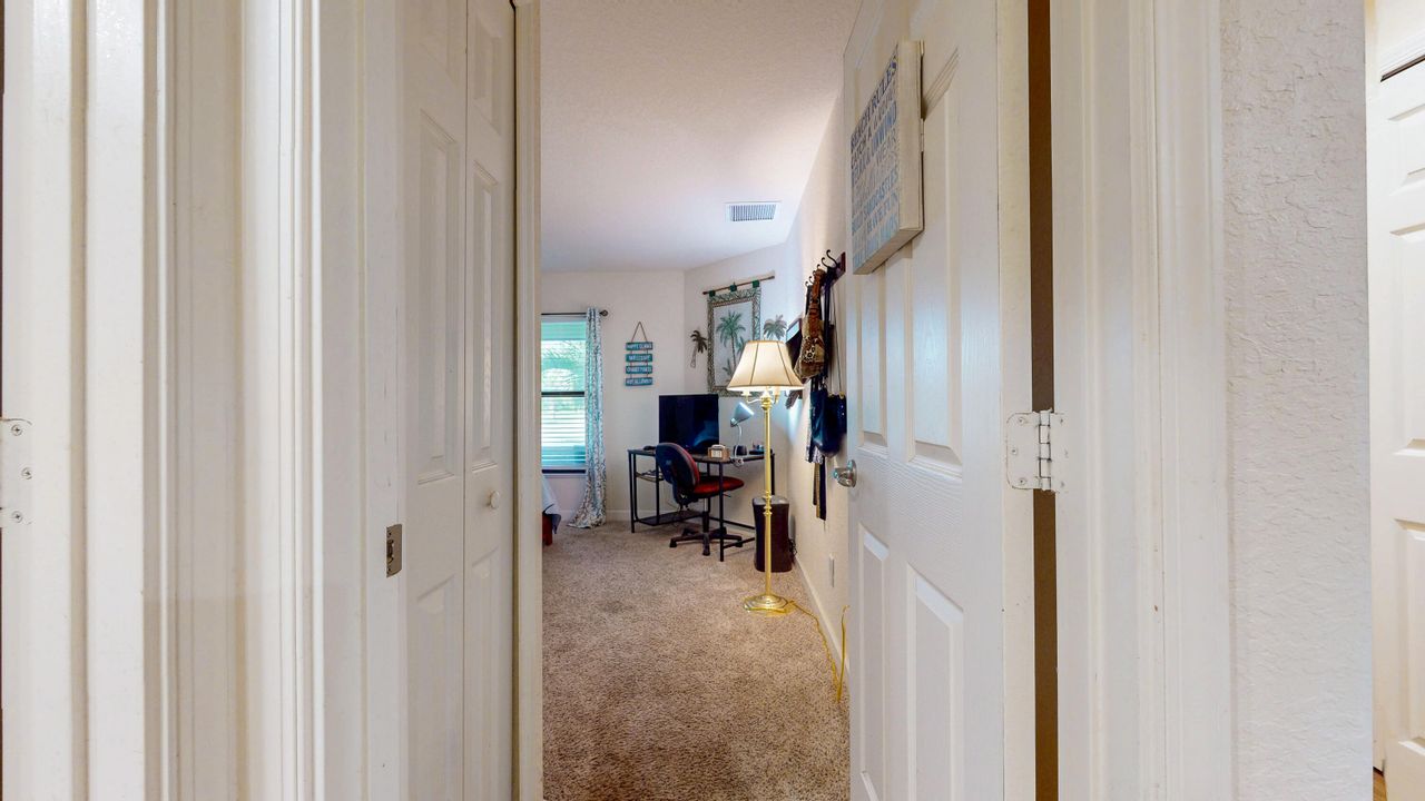 Active With Contract: $205,000 (2 beds, 2 baths, 1357 Square Feet)