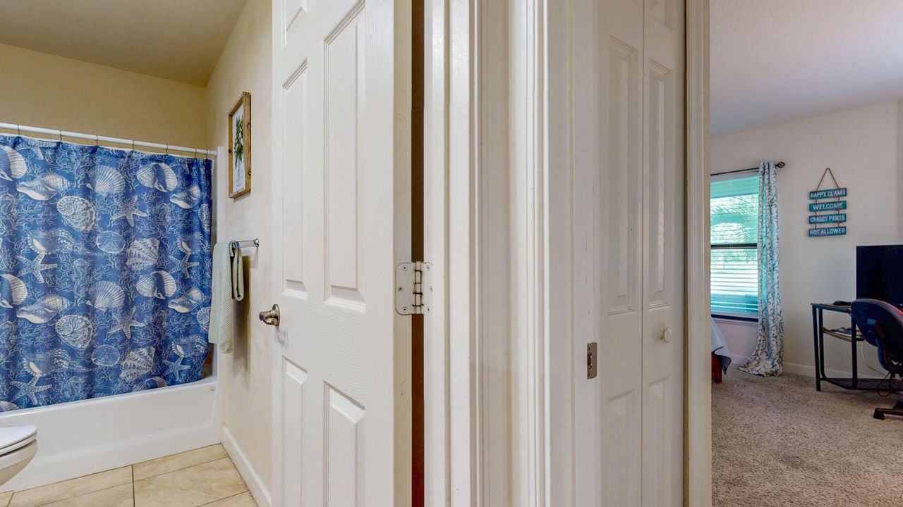 Active With Contract: $205,000 (2 beds, 2 baths, 1357 Square Feet)