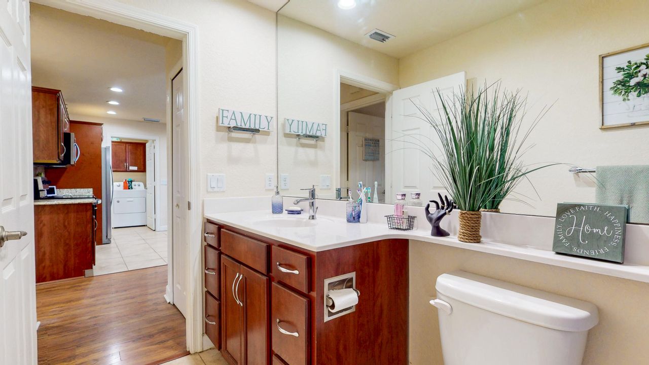 Active With Contract: $205,000 (2 beds, 2 baths, 1357 Square Feet)