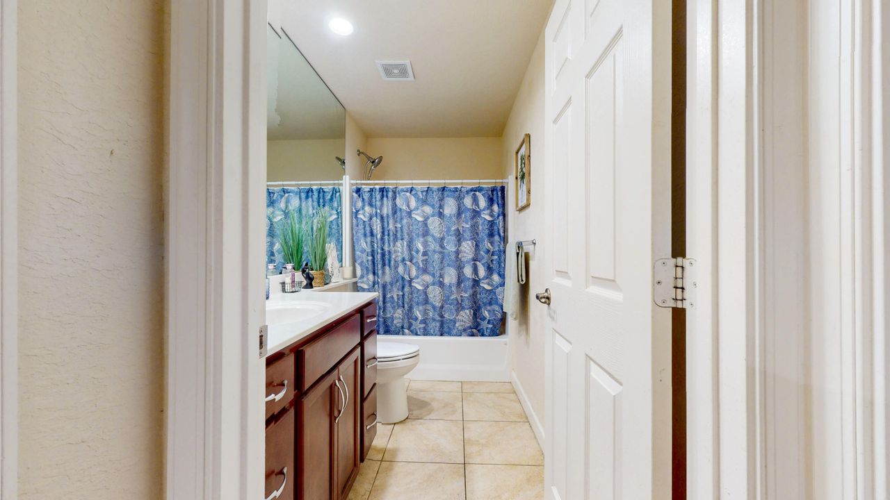 Active With Contract: $205,000 (2 beds, 2 baths, 1357 Square Feet)