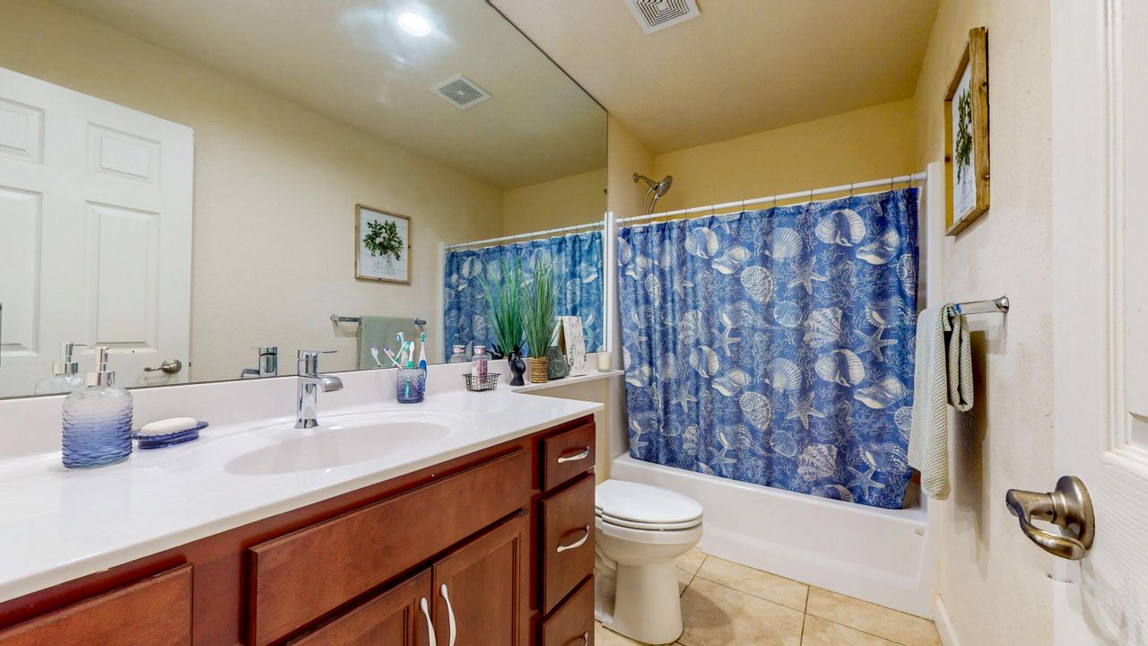 Active With Contract: $205,000 (2 beds, 2 baths, 1357 Square Feet)