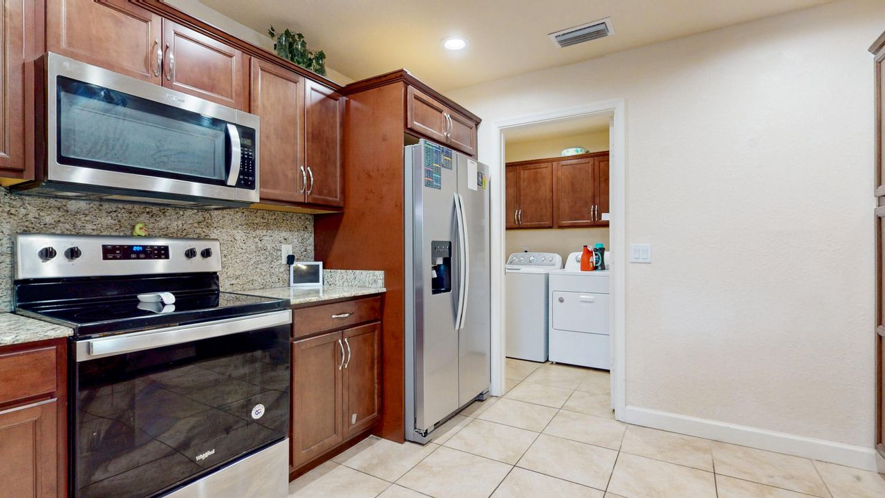 Active With Contract: $205,000 (2 beds, 2 baths, 1357 Square Feet)