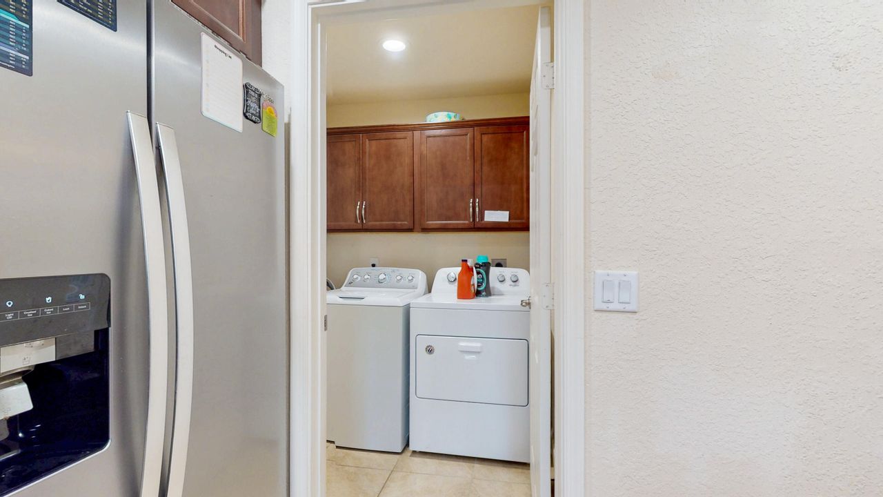 Active With Contract: $205,000 (2 beds, 2 baths, 1357 Square Feet)