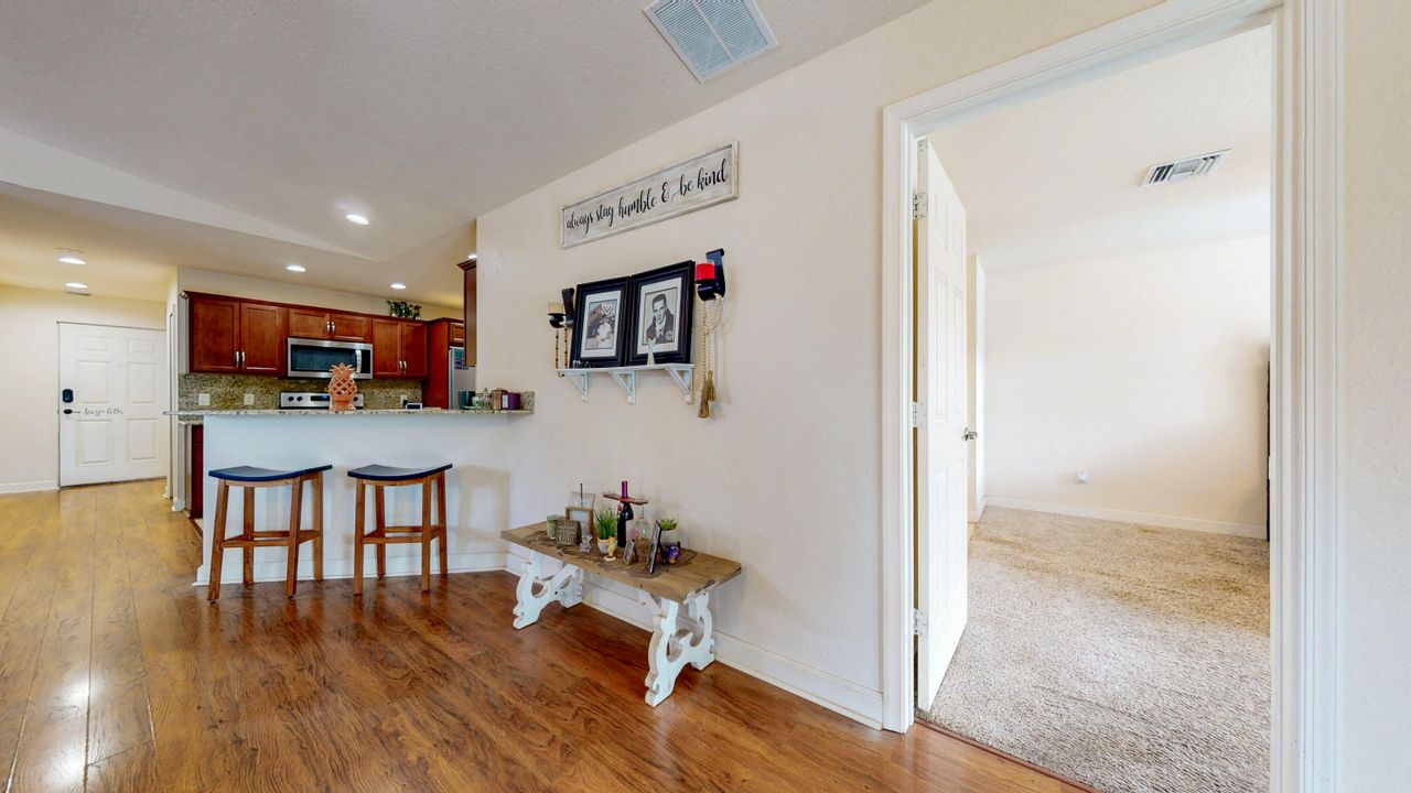 Active With Contract: $205,000 (2 beds, 2 baths, 1357 Square Feet)