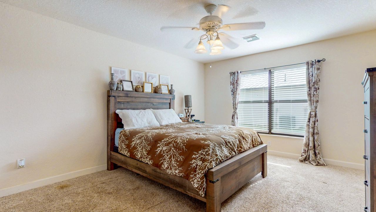 Active With Contract: $205,000 (2 beds, 2 baths, 1357 Square Feet)