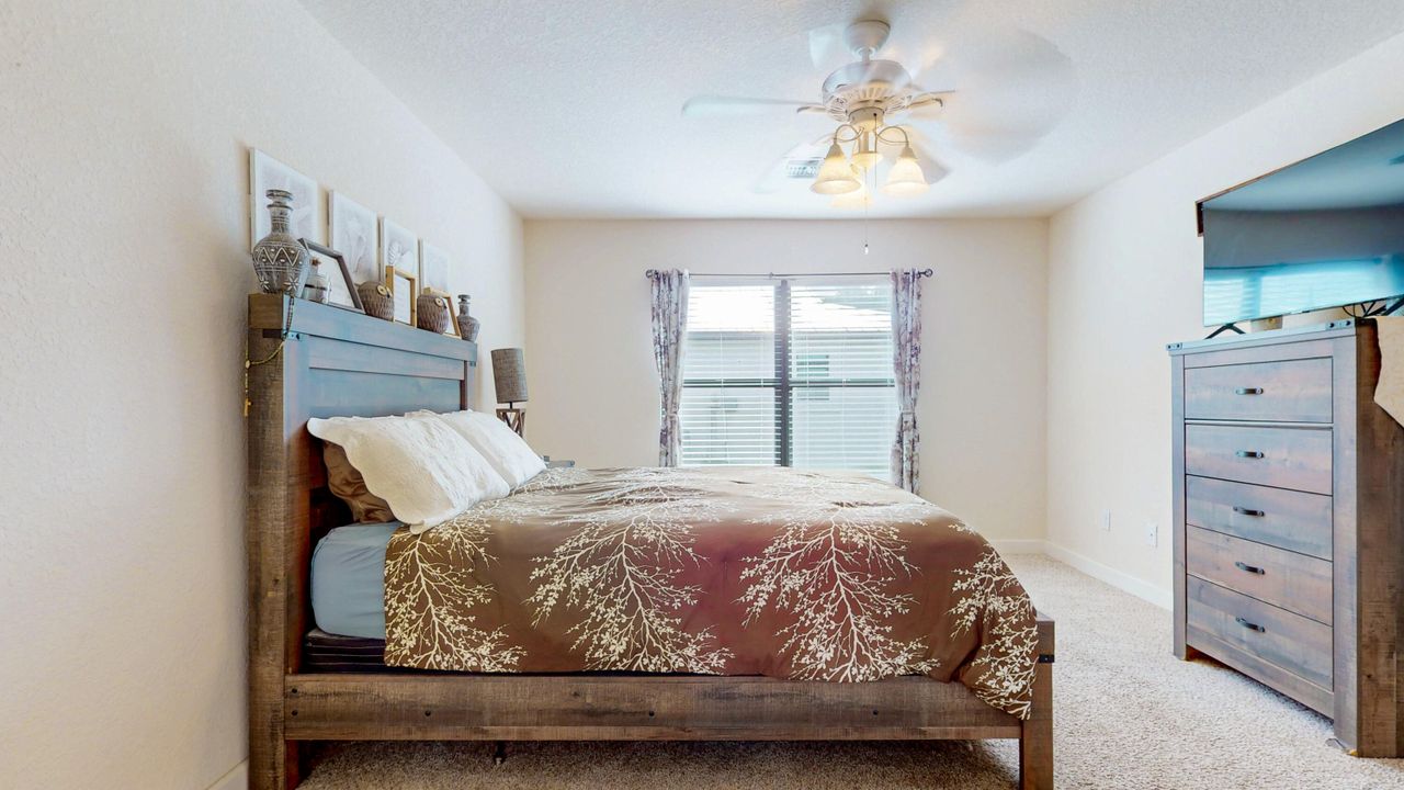 Active With Contract: $205,000 (2 beds, 2 baths, 1357 Square Feet)