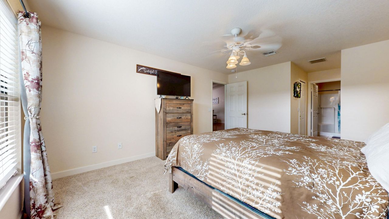 Active With Contract: $205,000 (2 beds, 2 baths, 1357 Square Feet)