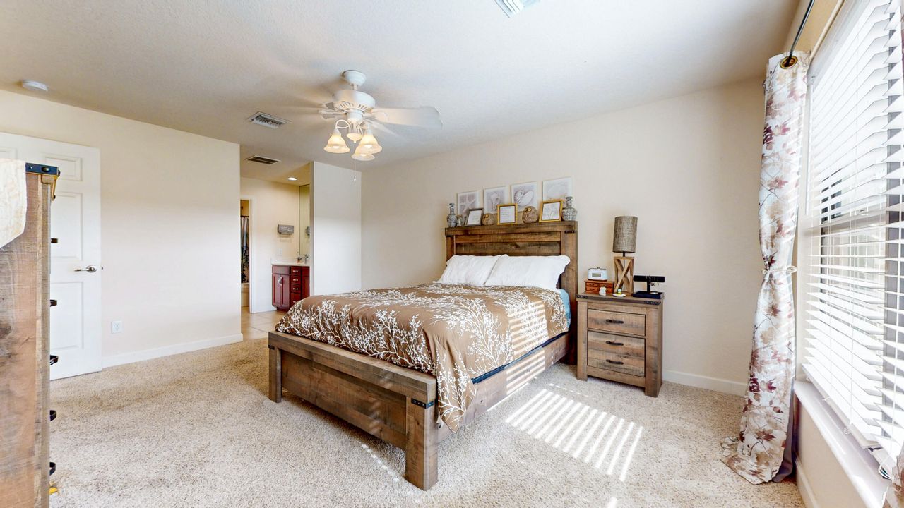 Active With Contract: $205,000 (2 beds, 2 baths, 1357 Square Feet)