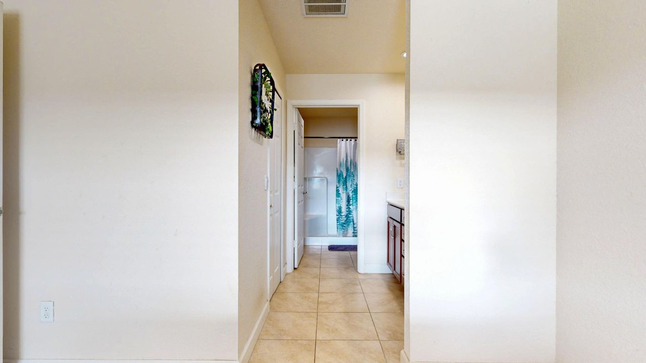 Active With Contract: $205,000 (2 beds, 2 baths, 1357 Square Feet)