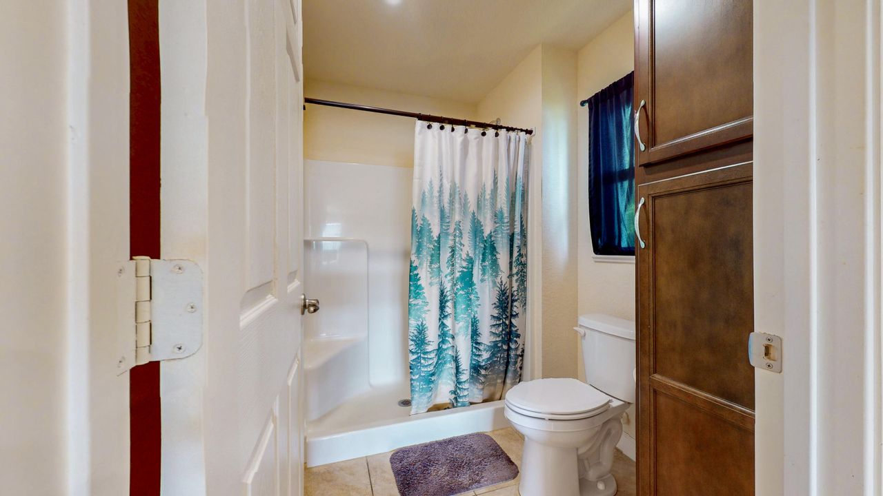 Active With Contract: $205,000 (2 beds, 2 baths, 1357 Square Feet)