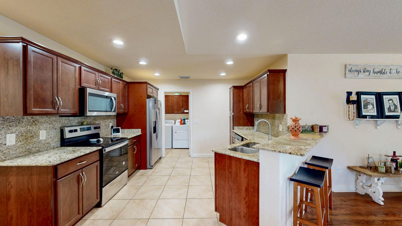 Active With Contract: $205,000 (2 beds, 2 baths, 1357 Square Feet)