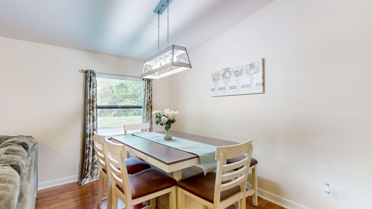 Active With Contract: $205,000 (2 beds, 2 baths, 1357 Square Feet)