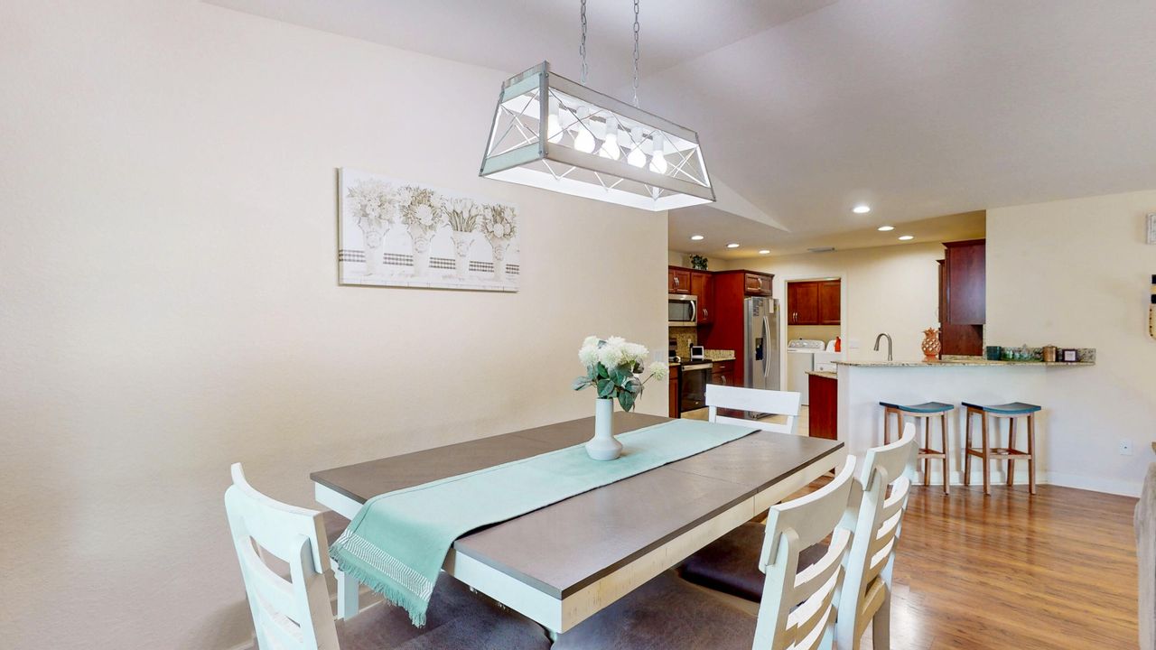 Active With Contract: $205,000 (2 beds, 2 baths, 1357 Square Feet)