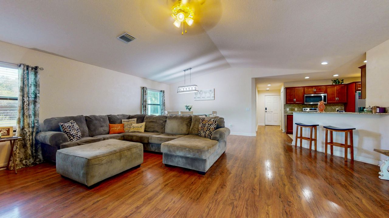 Active With Contract: $205,000 (2 beds, 2 baths, 1357 Square Feet)