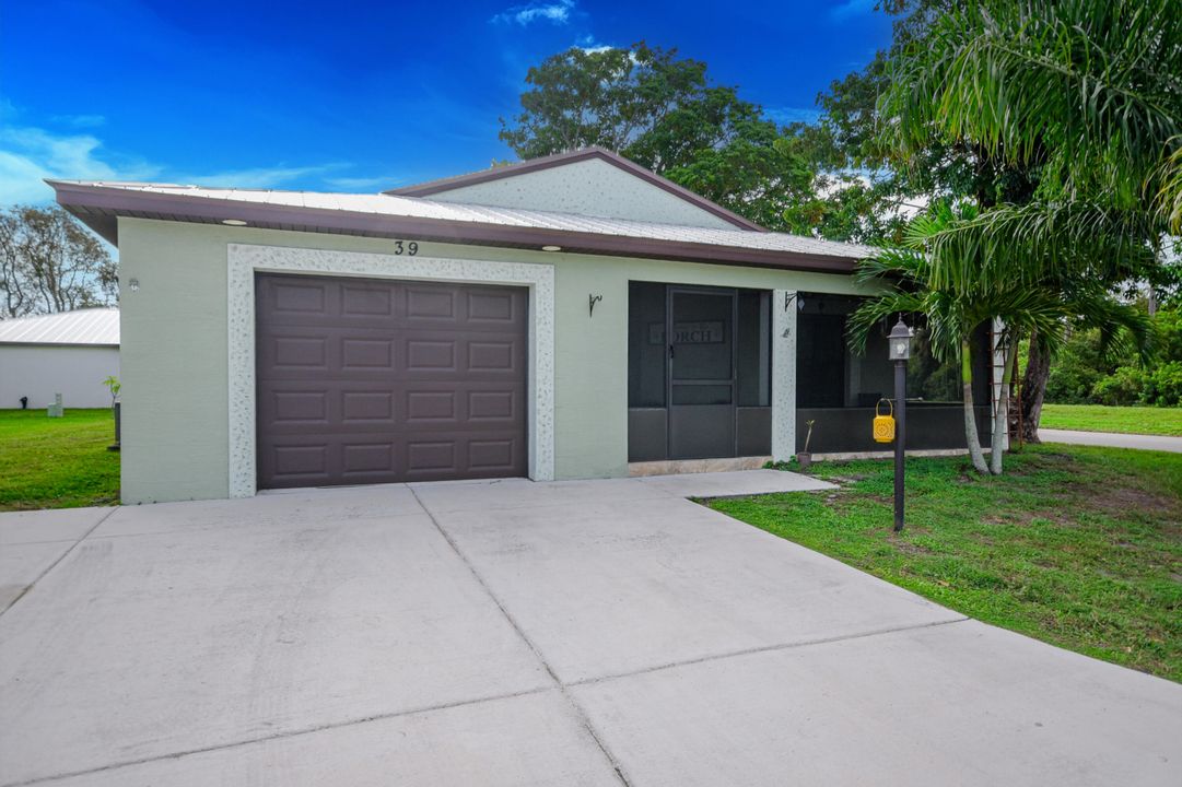 Active With Contract: $205,000 (2 beds, 2 baths, 1357 Square Feet)