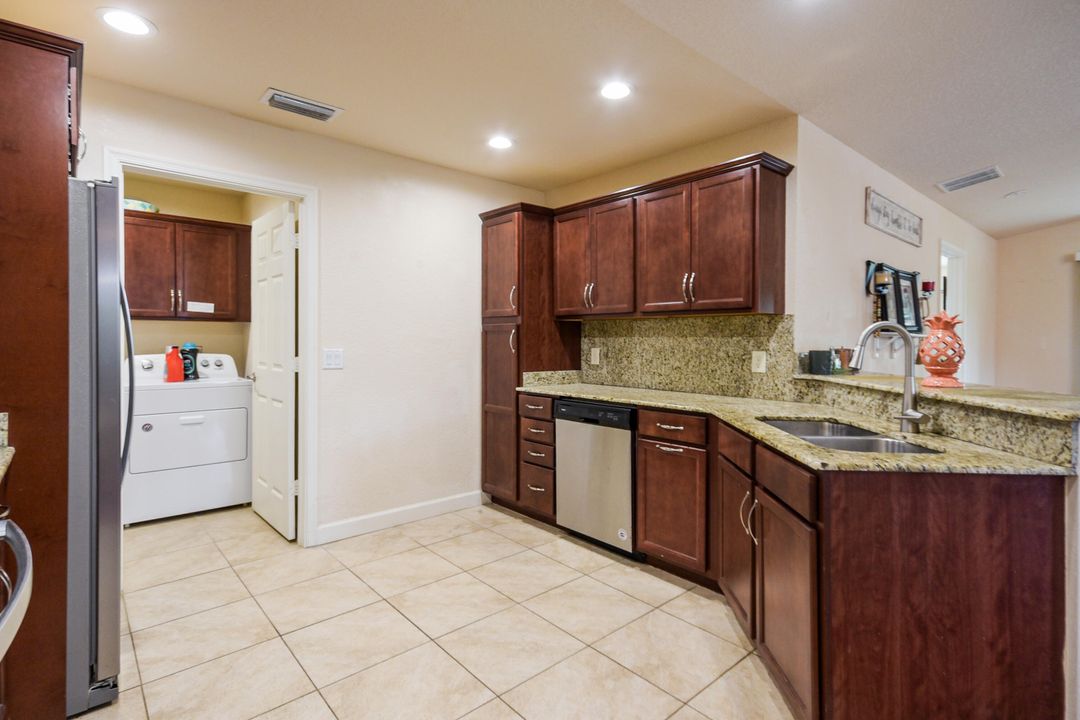 Active With Contract: $205,000 (2 beds, 2 baths, 1357 Square Feet)