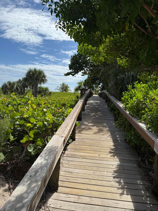 For Sale: $895,000 (3 beds, 3 baths, 2170 Square Feet)