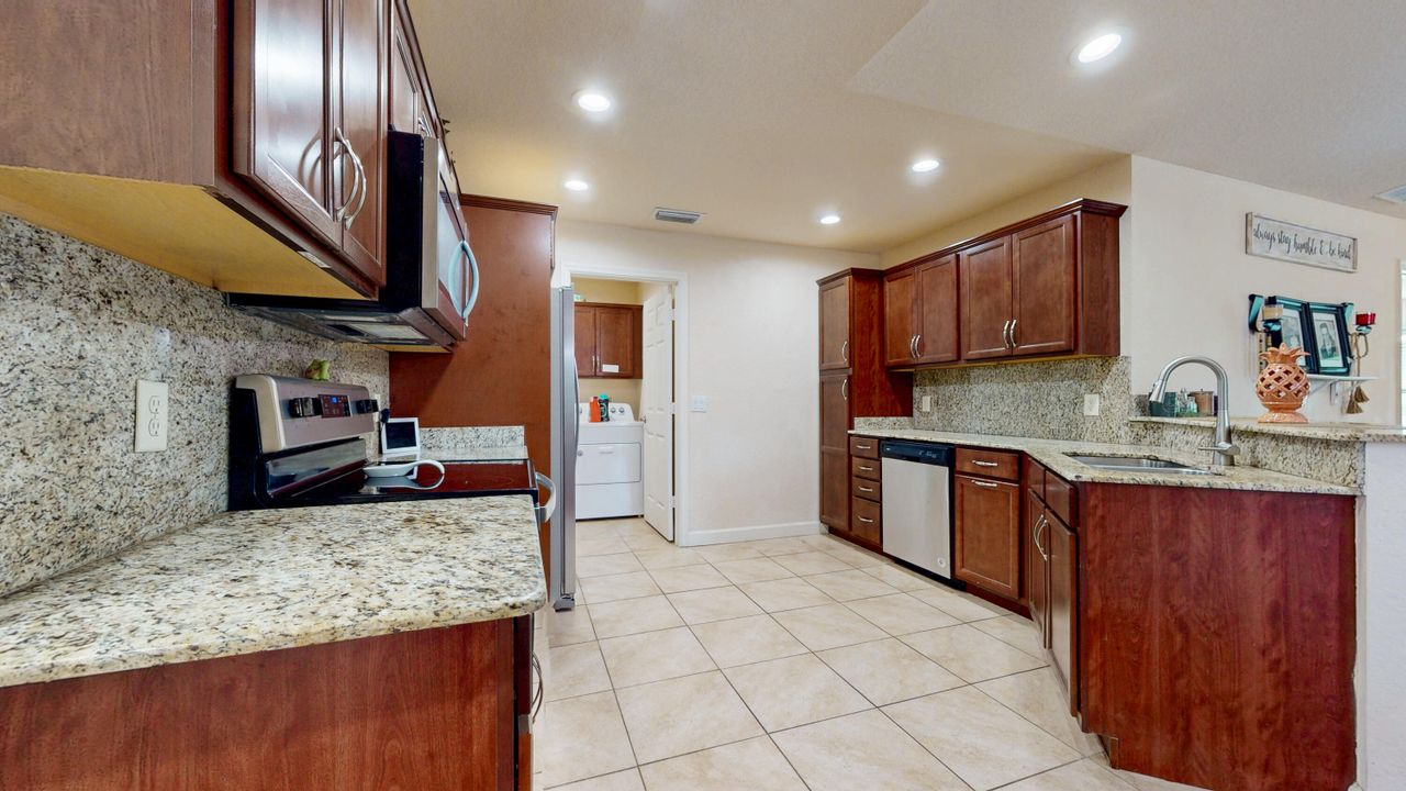 Active With Contract: $205,000 (2 beds, 2 baths, 1357 Square Feet)