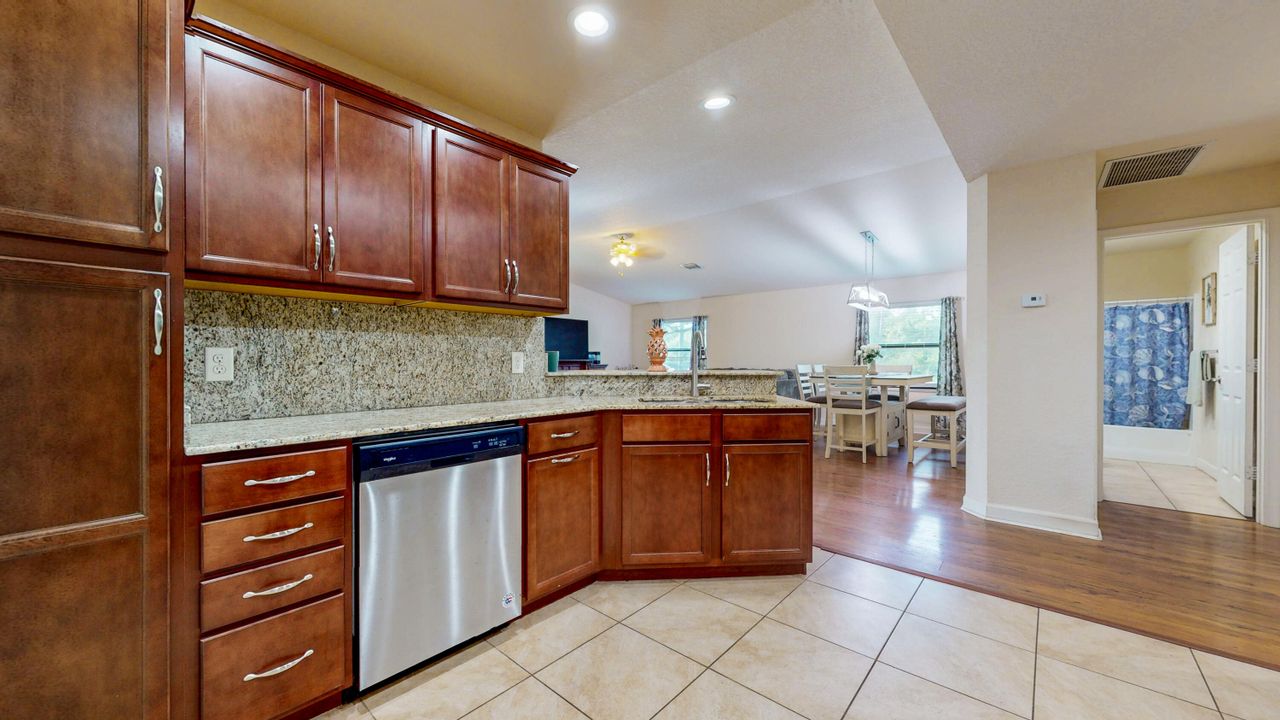 Active With Contract: $205,000 (2 beds, 2 baths, 1357 Square Feet)