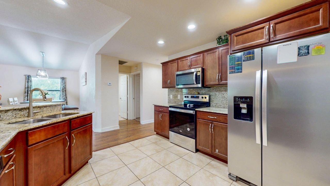 Active With Contract: $205,000 (2 beds, 2 baths, 1357 Square Feet)