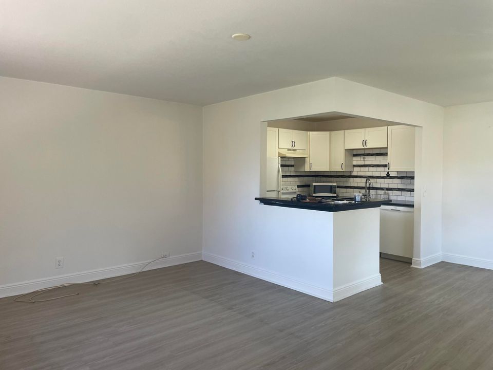 待售: $64,000 (1 贝兹, 1 浴室, 720 平方英尺)