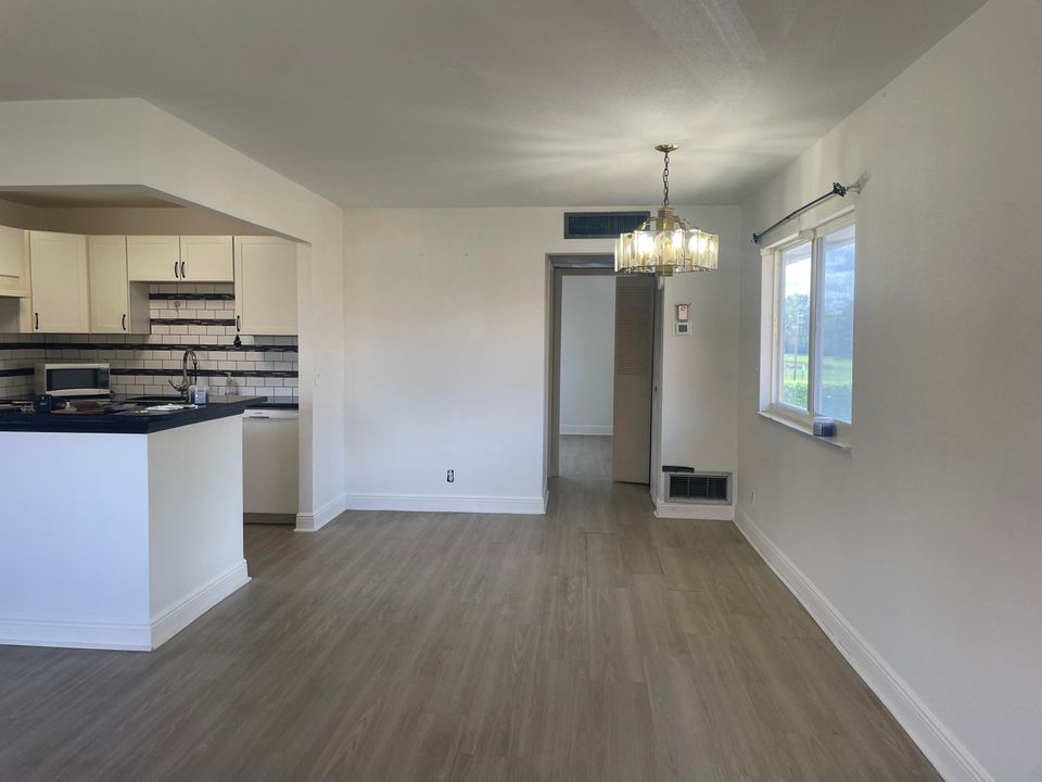 待售: $64,000 (1 贝兹, 1 浴室, 720 平方英尺)