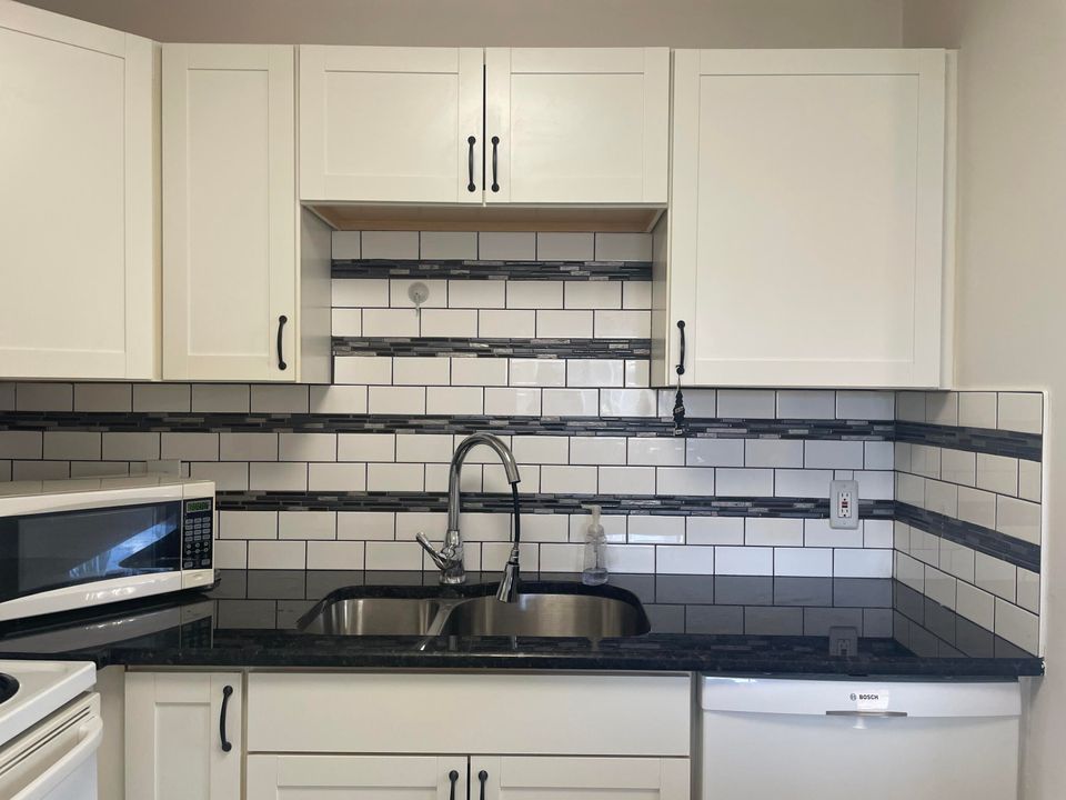 待售: $64,000 (1 贝兹, 1 浴室, 720 平方英尺)