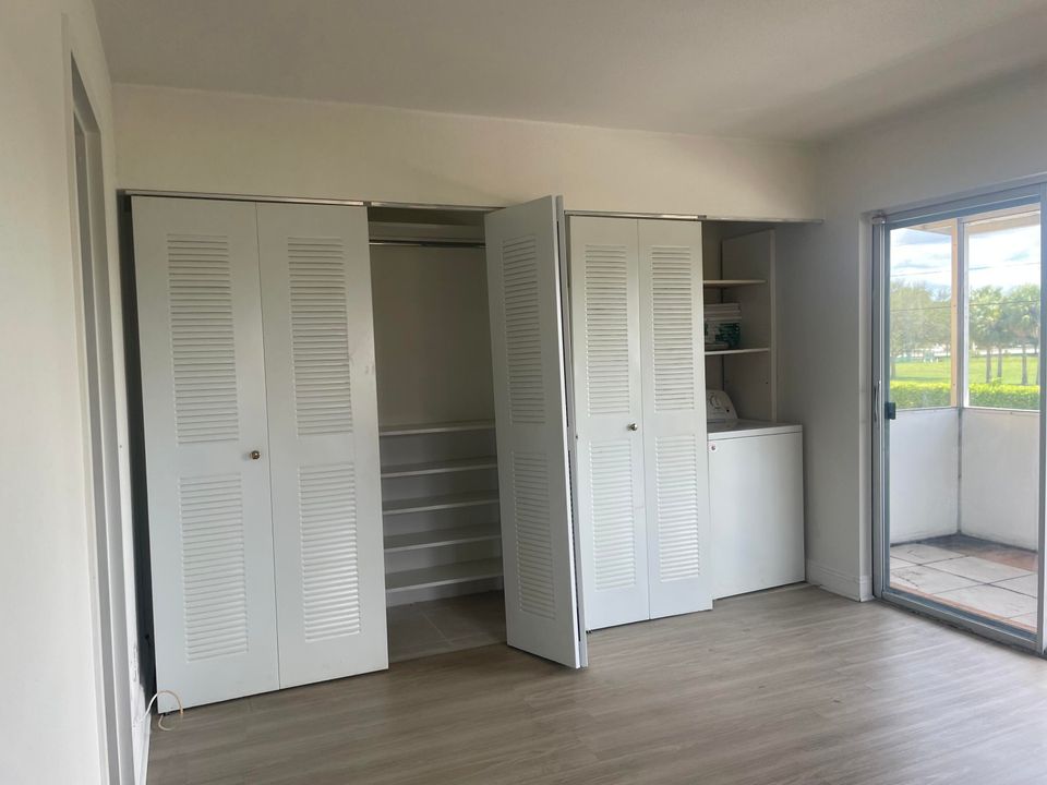 待售: $64,000 (1 贝兹, 1 浴室, 720 平方英尺)